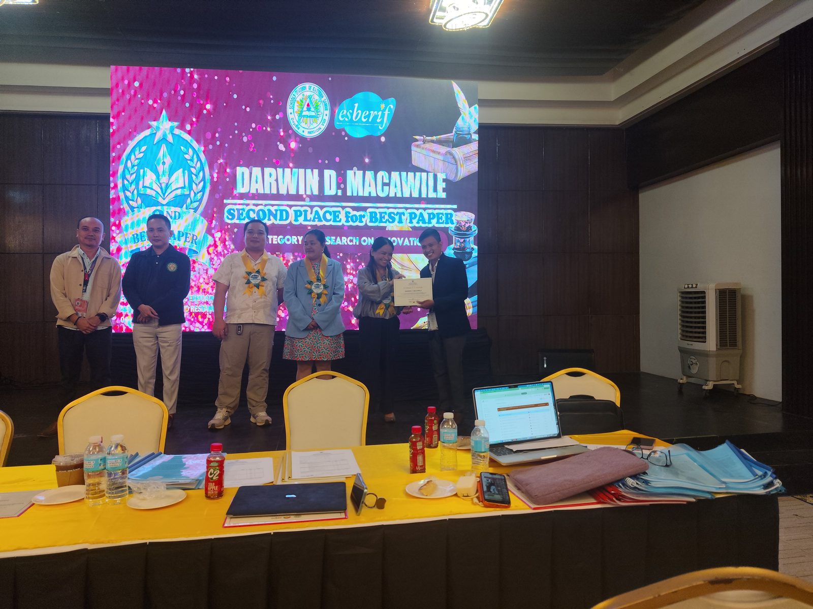 Receiving the Second Place, Best Presenter certificate